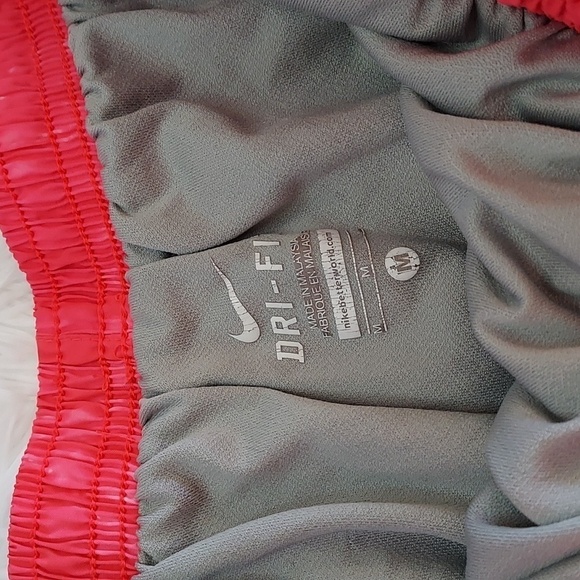 NIKE Dri Fit running shorts with liner size Medium - Picture 3 of 6